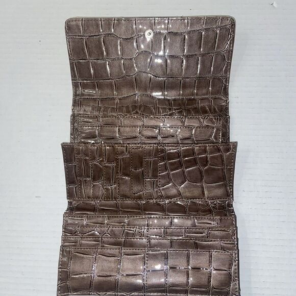 Large Guess Tri-fold Patent Leather Bling Wallet. Good Condition. - Picture 5 of 8
